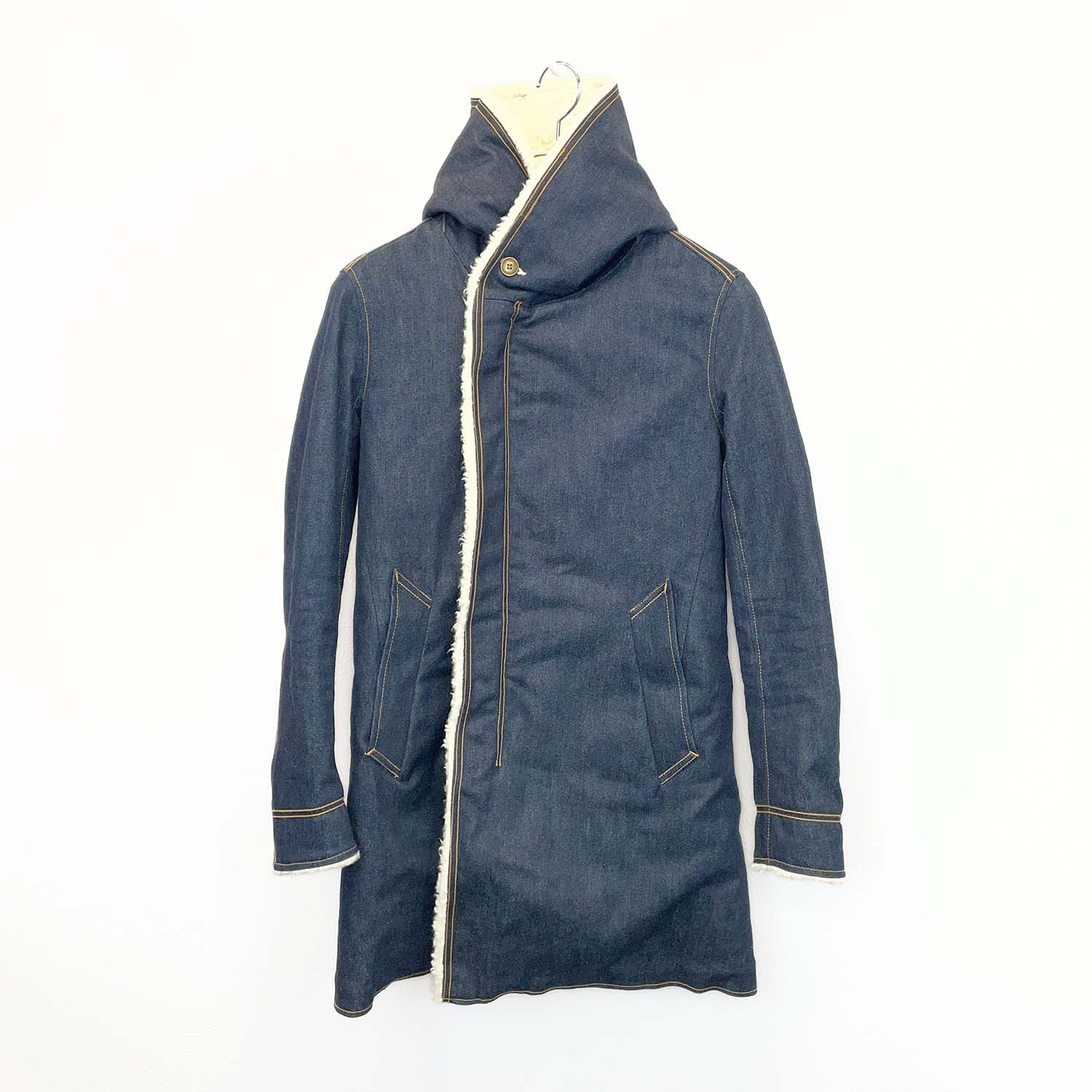 1PIU1UGUALE3 ウノピゥウノウグァーレトレ III(Sサイズ) ボアデニムコート ロング丈 メンズ