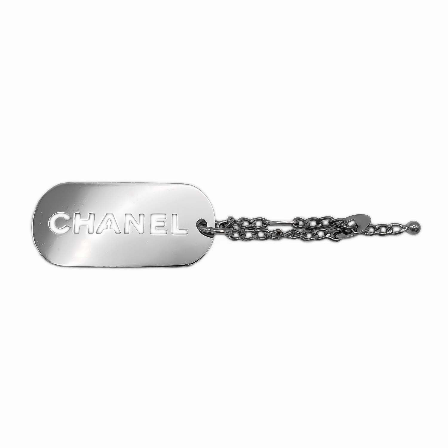 CHANEL シャネル ドッグタグ バッグチャーム ロゴ 04V シルバー | 【公式】 VINTAGE Aurene 〜オレーヌ〜 | ヴィンテージ  中古ブランド品・ブランド古着通販・買取 – AURENE 〜オレーヌ〜 | 中古ブランド品・ブランド古着通販