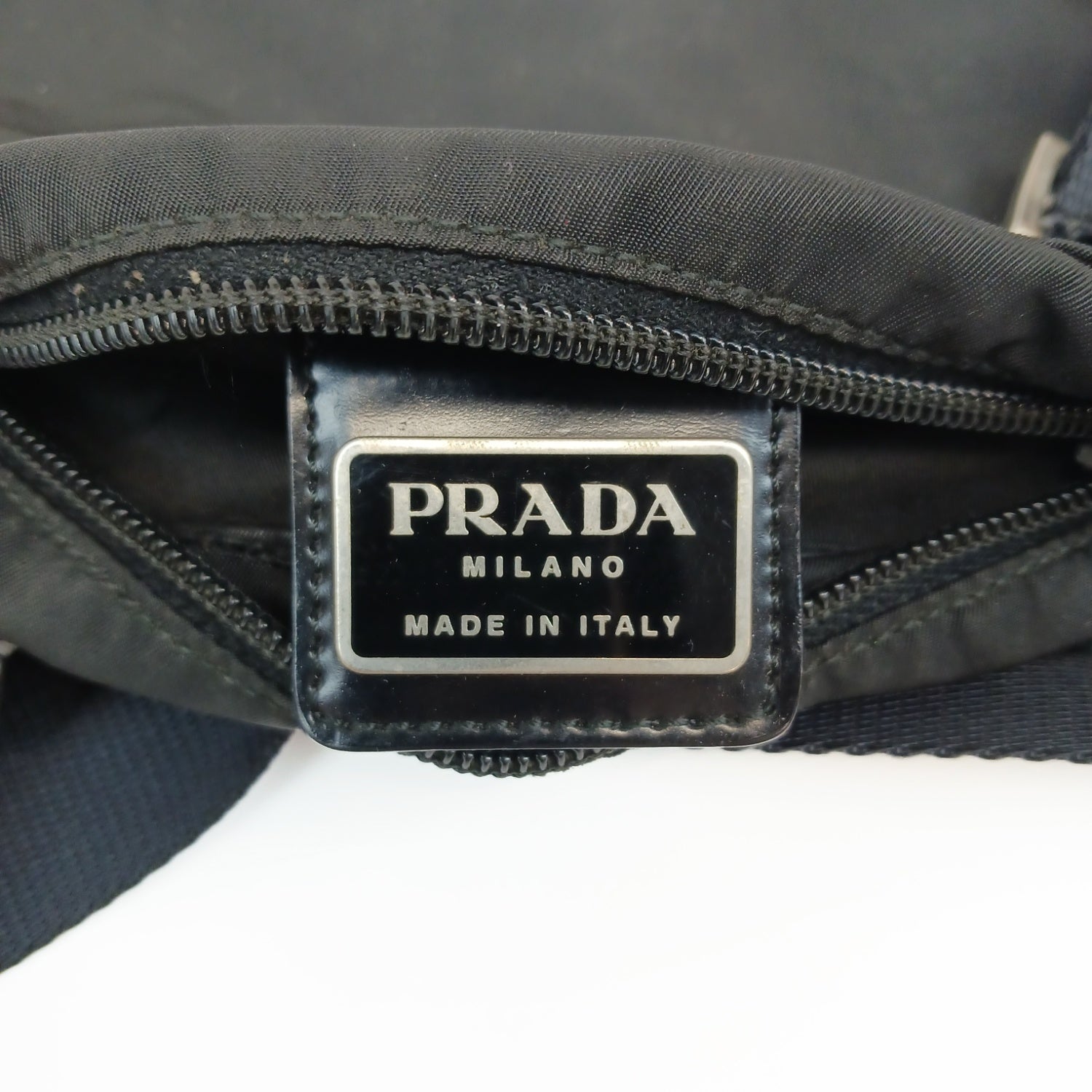PRADA プラダ 三角プレート ナイロン ショルダーバッグ ブラック