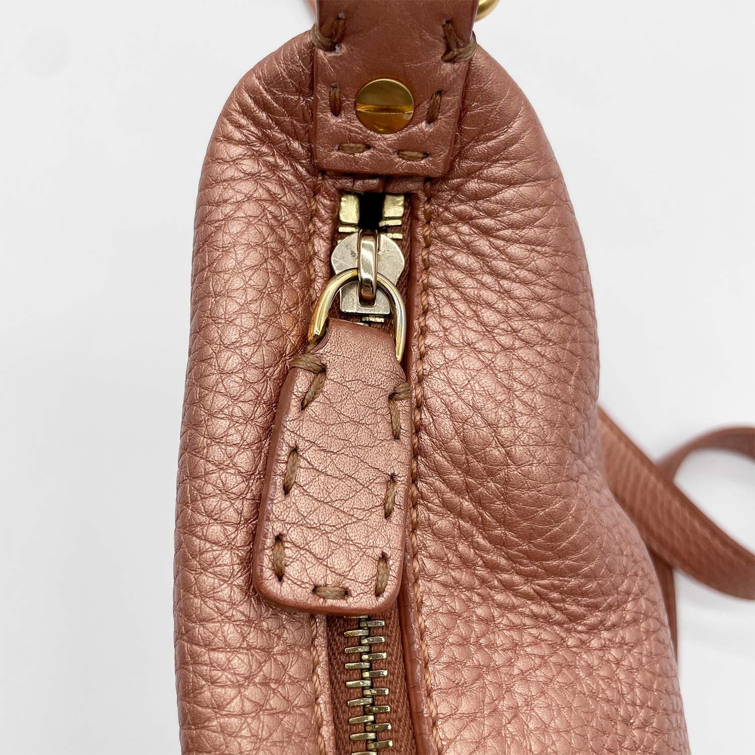 FENDI フェンディ セレリア ショルダーバッグ メタリックピンク クロスボディ ステッチ