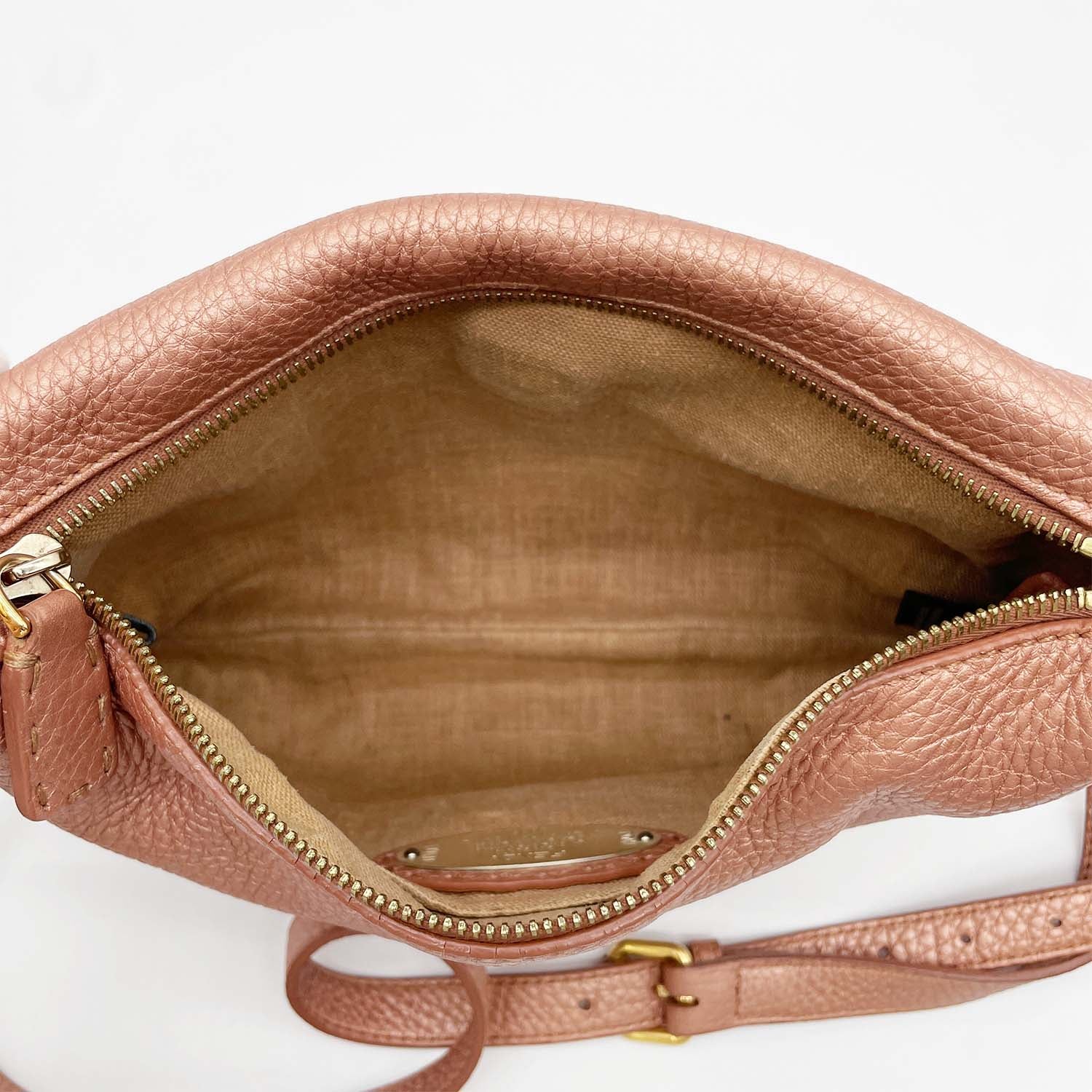 FENDI フェンディ セレリア ショルダーバッグ メタリックピンク クロスボディ ステッチ