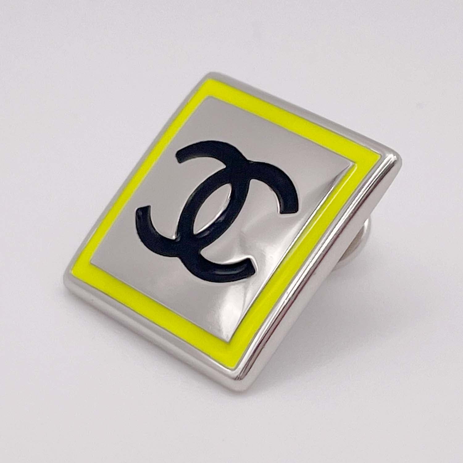 CHANEL シャネル ピンバッジ ココマーク 2cm×2cm ブローチ 21AW ネオンカラー