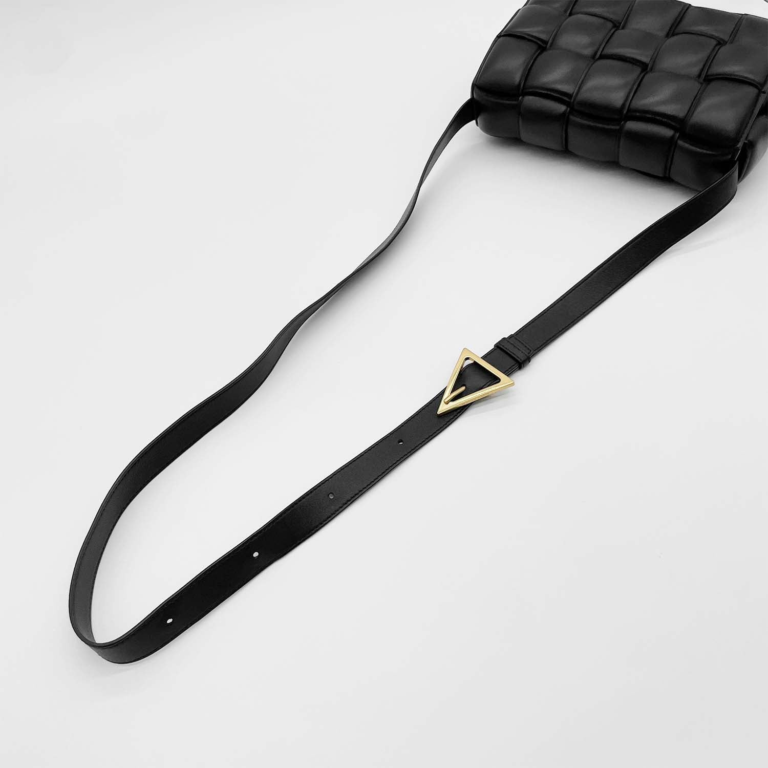 BOTTEGA VENETA ボッテガヴェネタ マキシパデッドカセット ショルダーバッグ ブラック イントレチャート