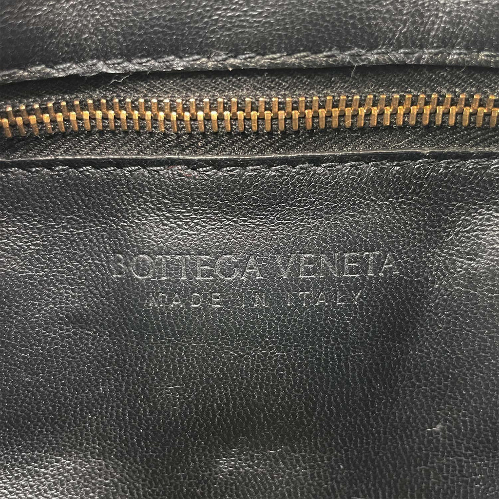 BOTTEGA VENETA ボッテガヴェネタ マキシパデッドカセット ショルダーバッグ ブラック イントレチャート