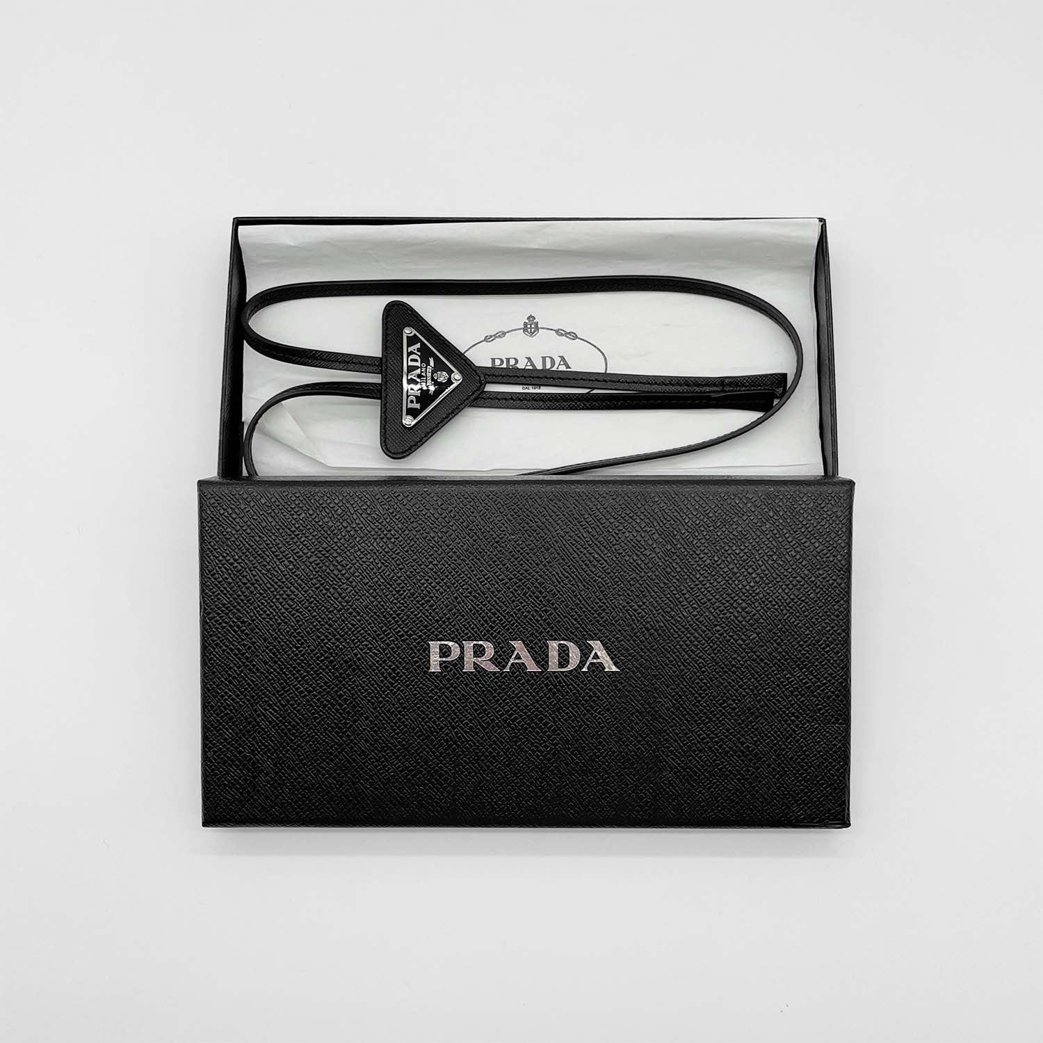 PRADA サフィアーノレザー ボロタイ 21C027 ネックレス ネクタイ トライアングル 三角ロゴ