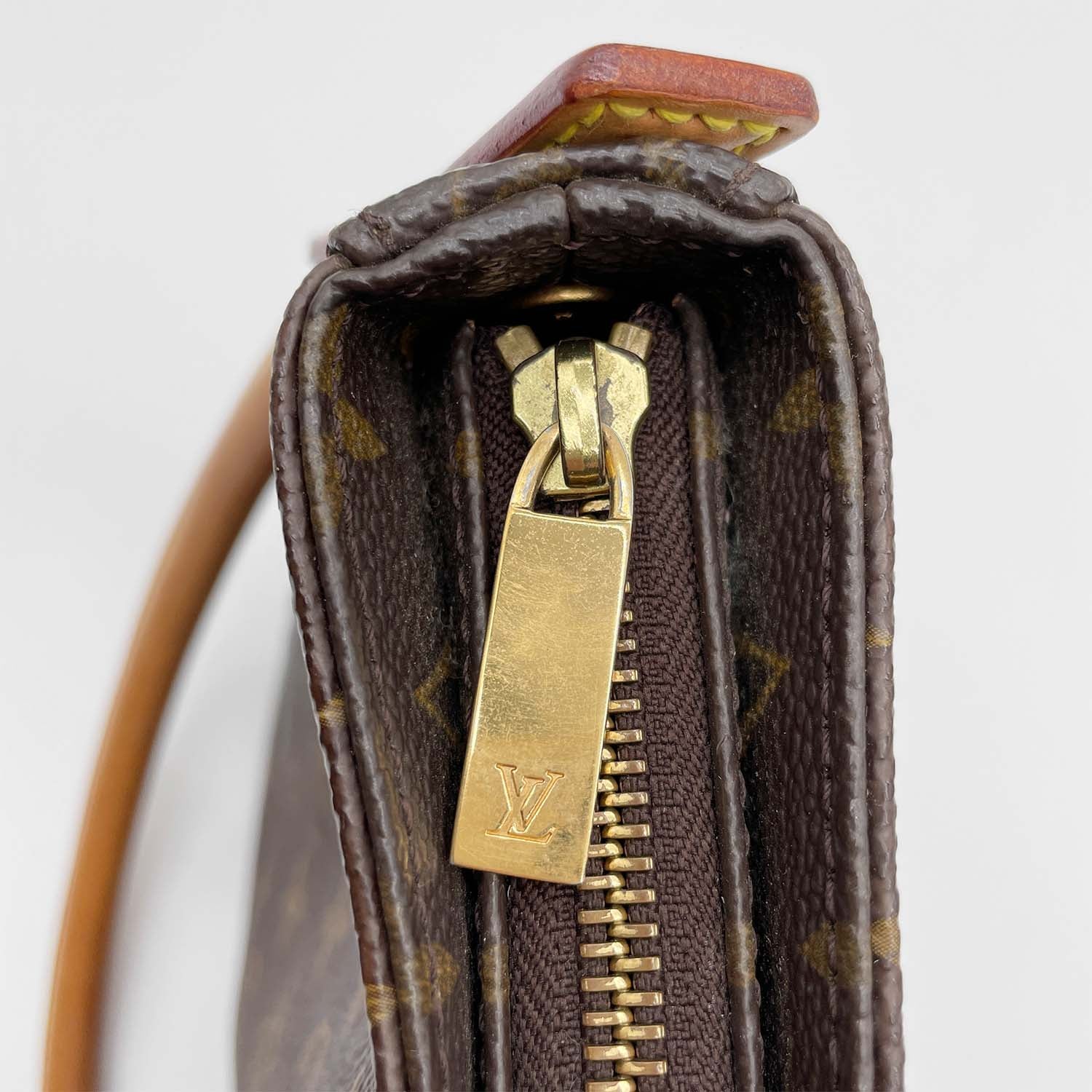 LOUIS VUITTON ルイヴィトン モノグラム ルーピングMM