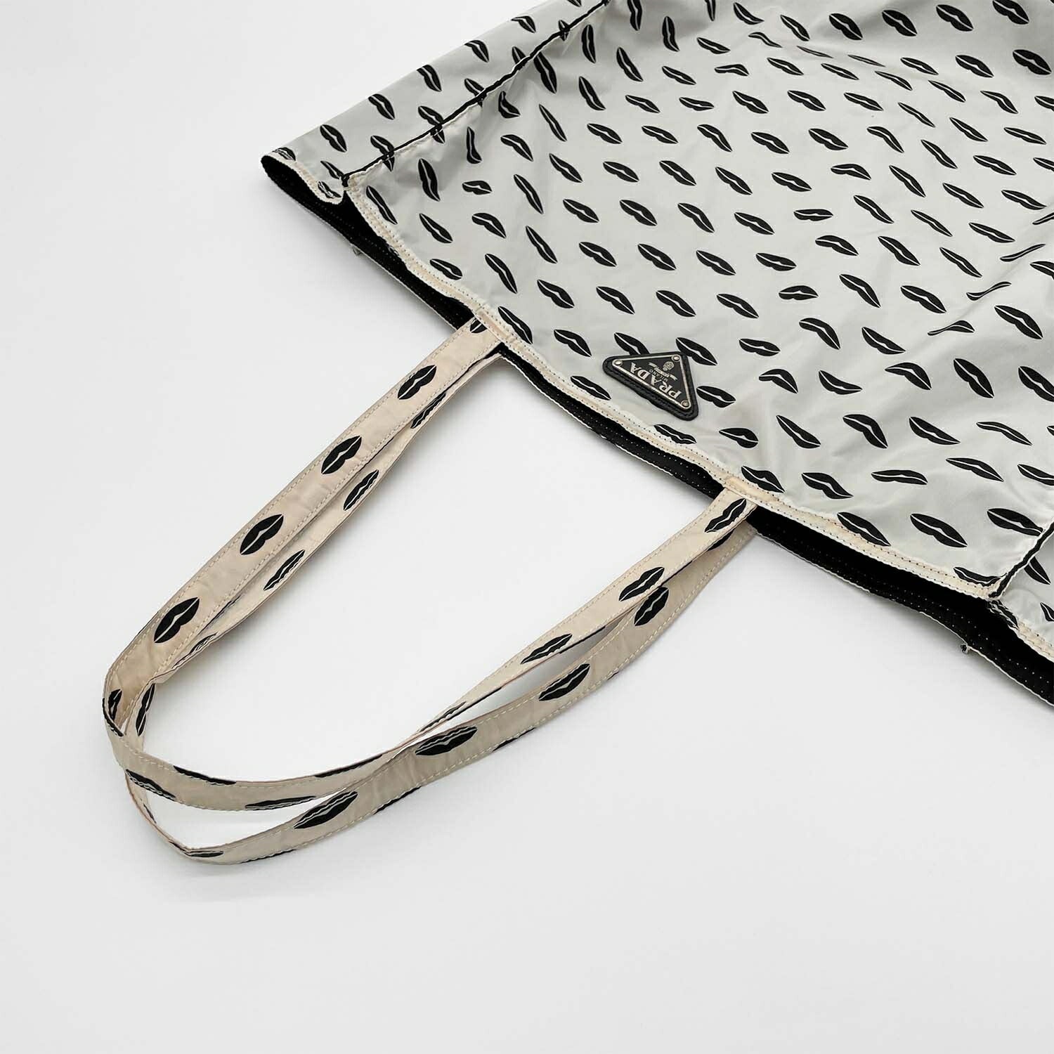 PRADA プラダ ナイロン エコバッグ トート リップ柄 リバーシブル 三角 トライアングルロゴ