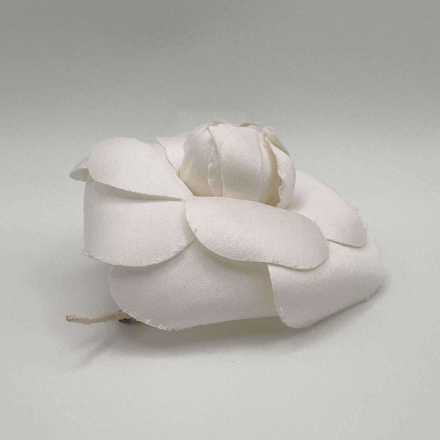 CHANEL シャネル 9cm カメリア コサージュ ブローチ バッジ ホワイト フラワー