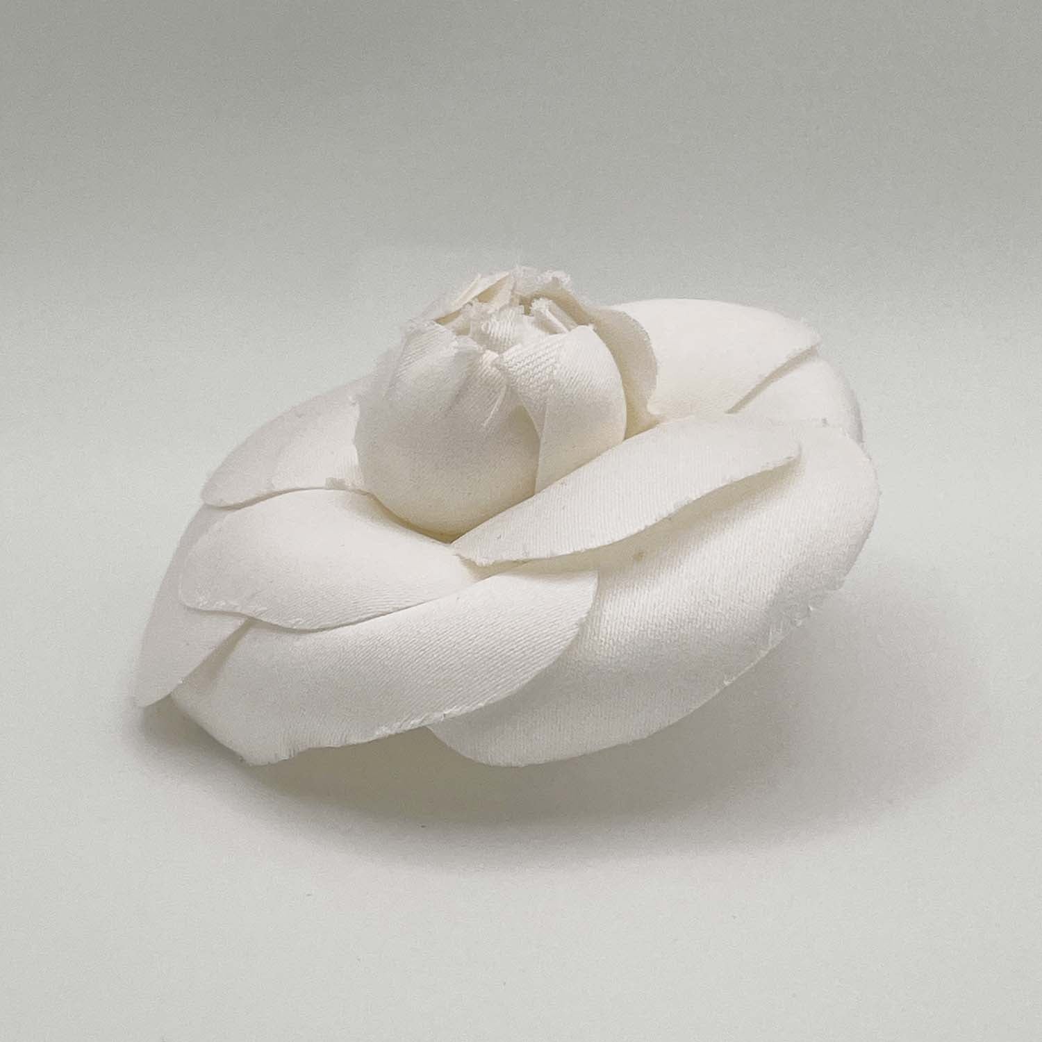 CHANEL シャネル 9cm カメリア コサージュ ブローチ バッジ ホワイト フラワー