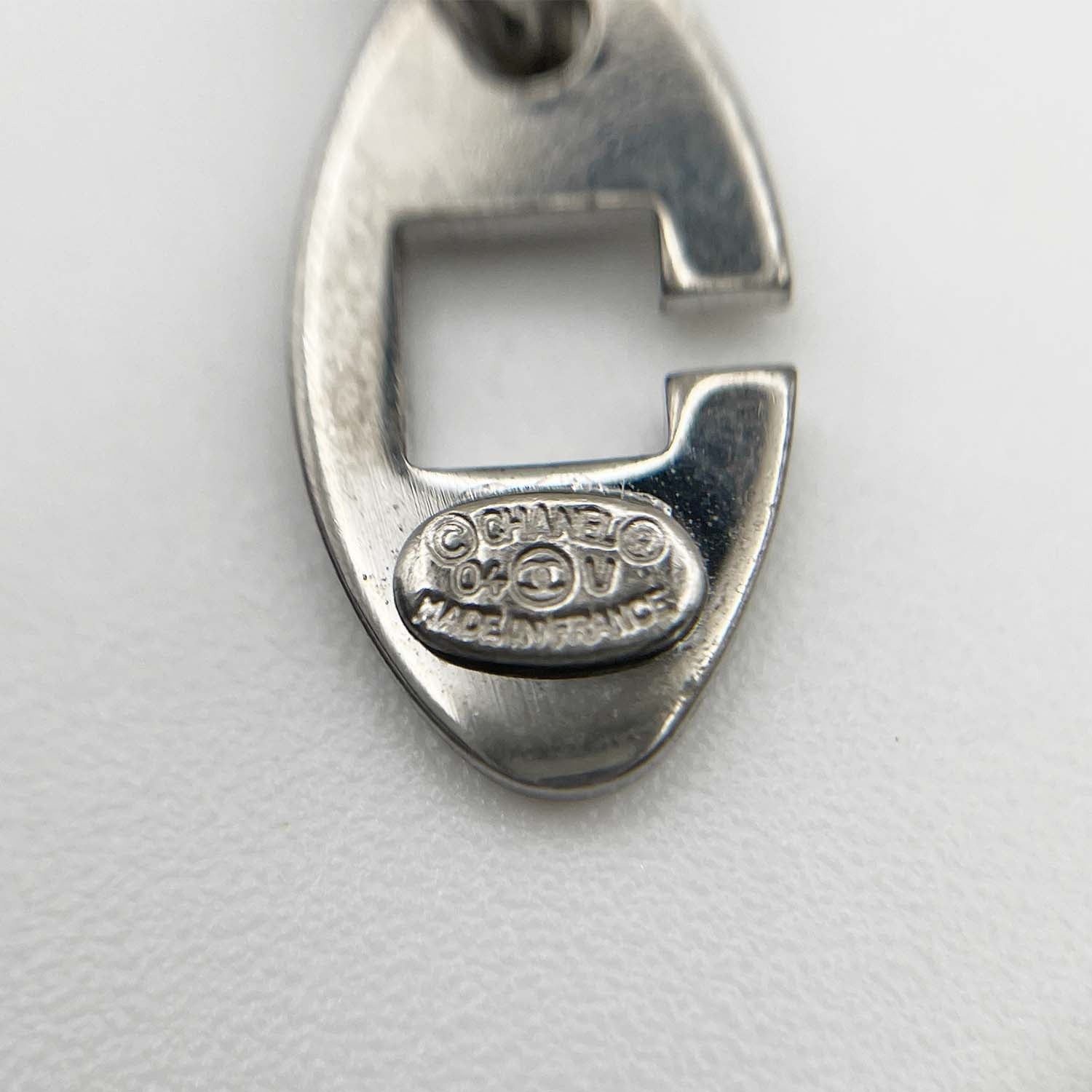 CHANEL　ドッグタグ　バッグチャーム CHANEL シャネル ドッグタグ バッグチャーム ロゴ 04V シルバー