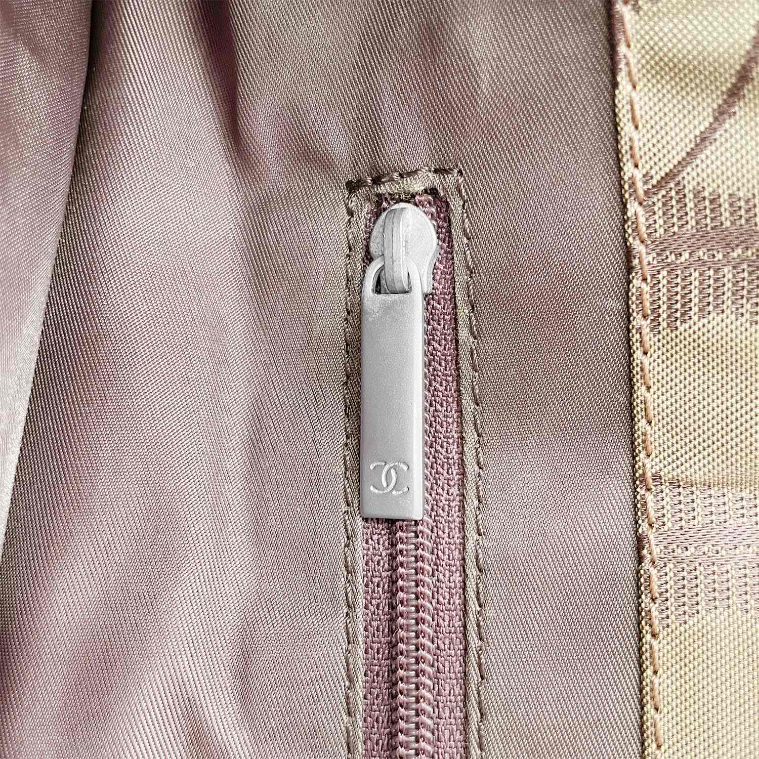 CHANEL シャネル ニュートラベル トートバッグ  カーキ A15827 縦型 レッスン お稽古